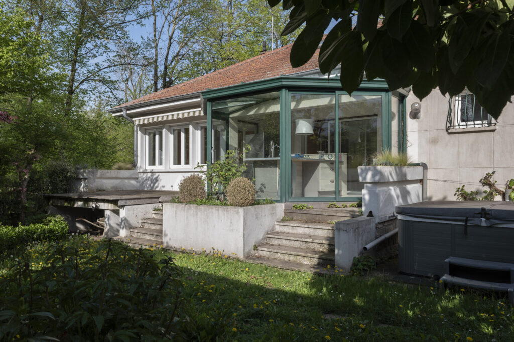 Architecture, volume, lumière naturelle, proportions, perspectives, précision, fidélité, ambiance, composition, rigueur, esthétique, valorisation, transparence, espace, agencement, clarté, équilibre visuel, immersion, confort, authenticité, détail, surface, fonctionnalité, lignes, harmonie, cadre de vie, neutralité, attractivité, confiance, professionnalisme, image, expérience, engagement, transparence, modernité, mise en valeur, simplicité.